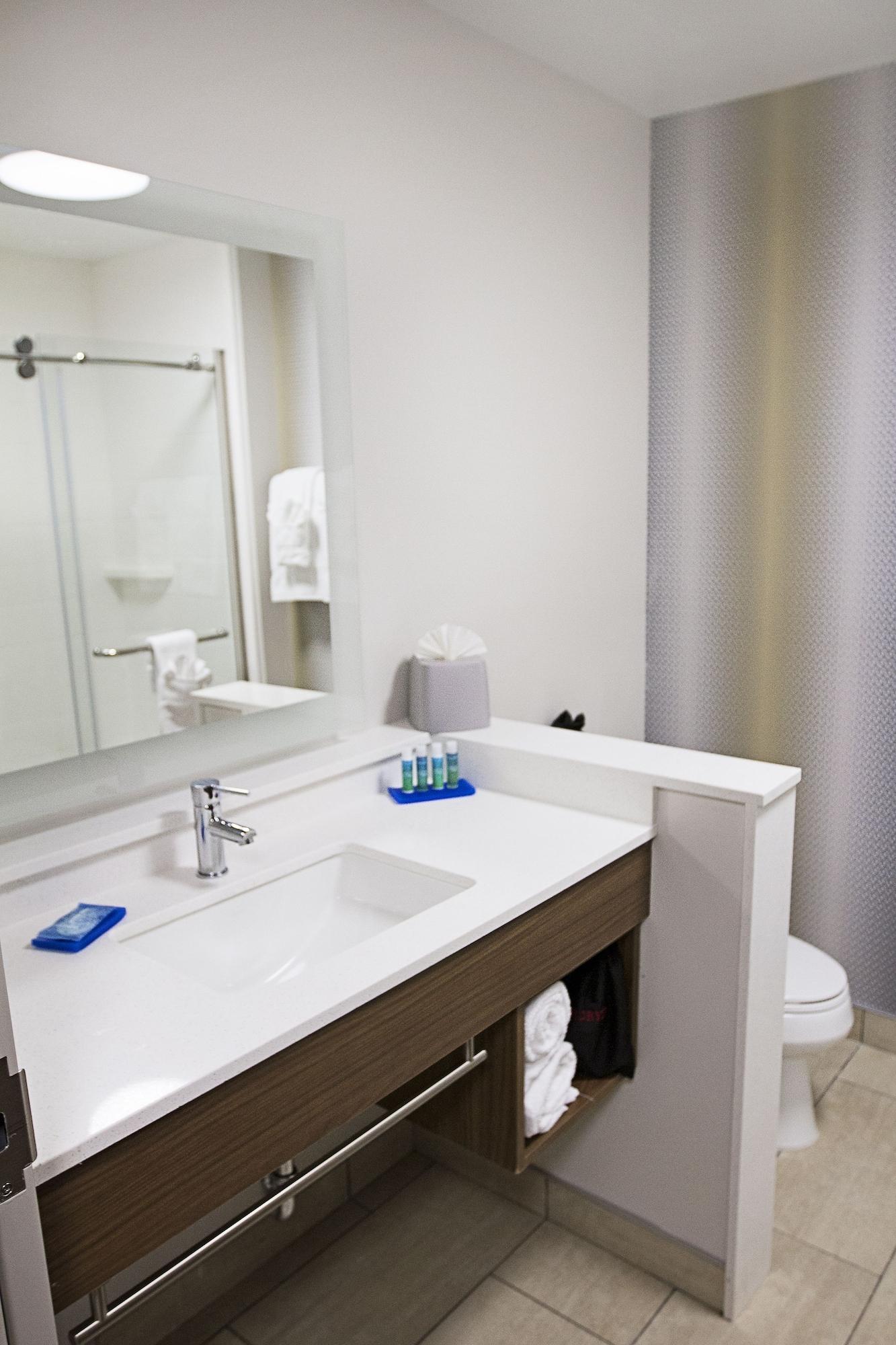Holiday Inn Express & Suites Greenwood Mall By Ihg Buitenkant foto