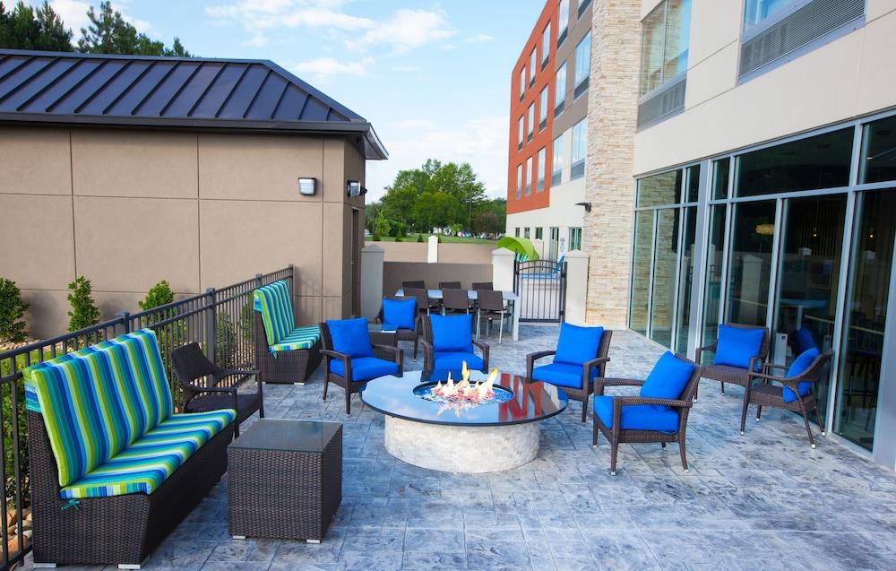 Holiday Inn Express & Suites Greenwood Mall By Ihg Buitenkant foto