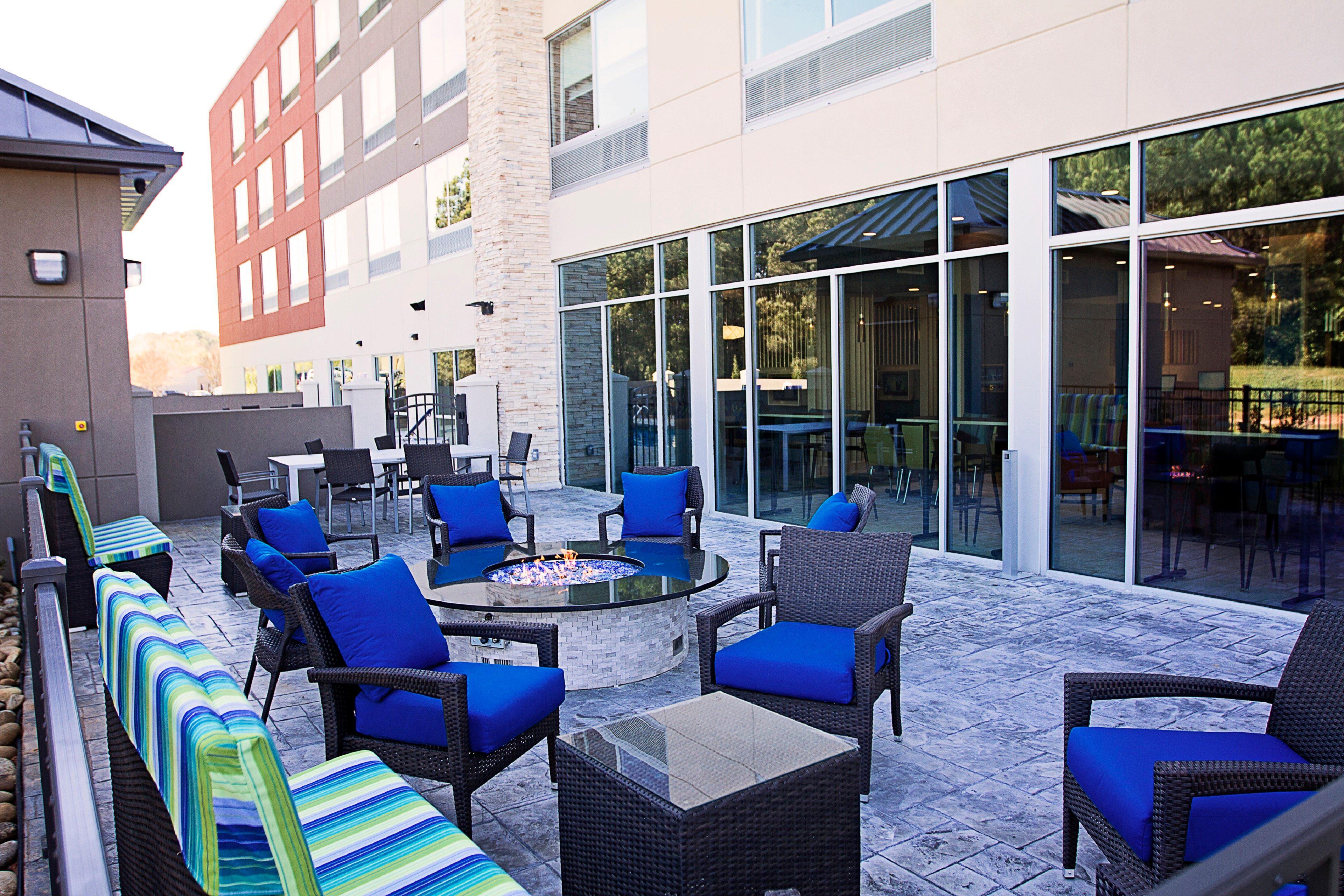 Holiday Inn Express & Suites Greenwood Mall By Ihg Buitenkant foto