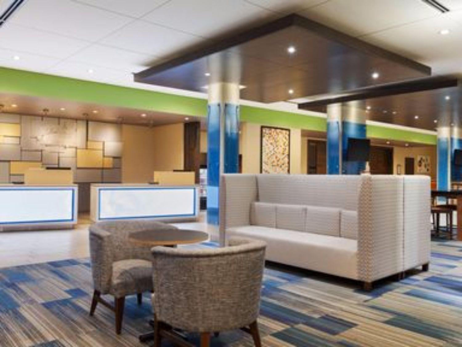 Holiday Inn Express & Suites Greenwood Mall By Ihg Buitenkant foto
