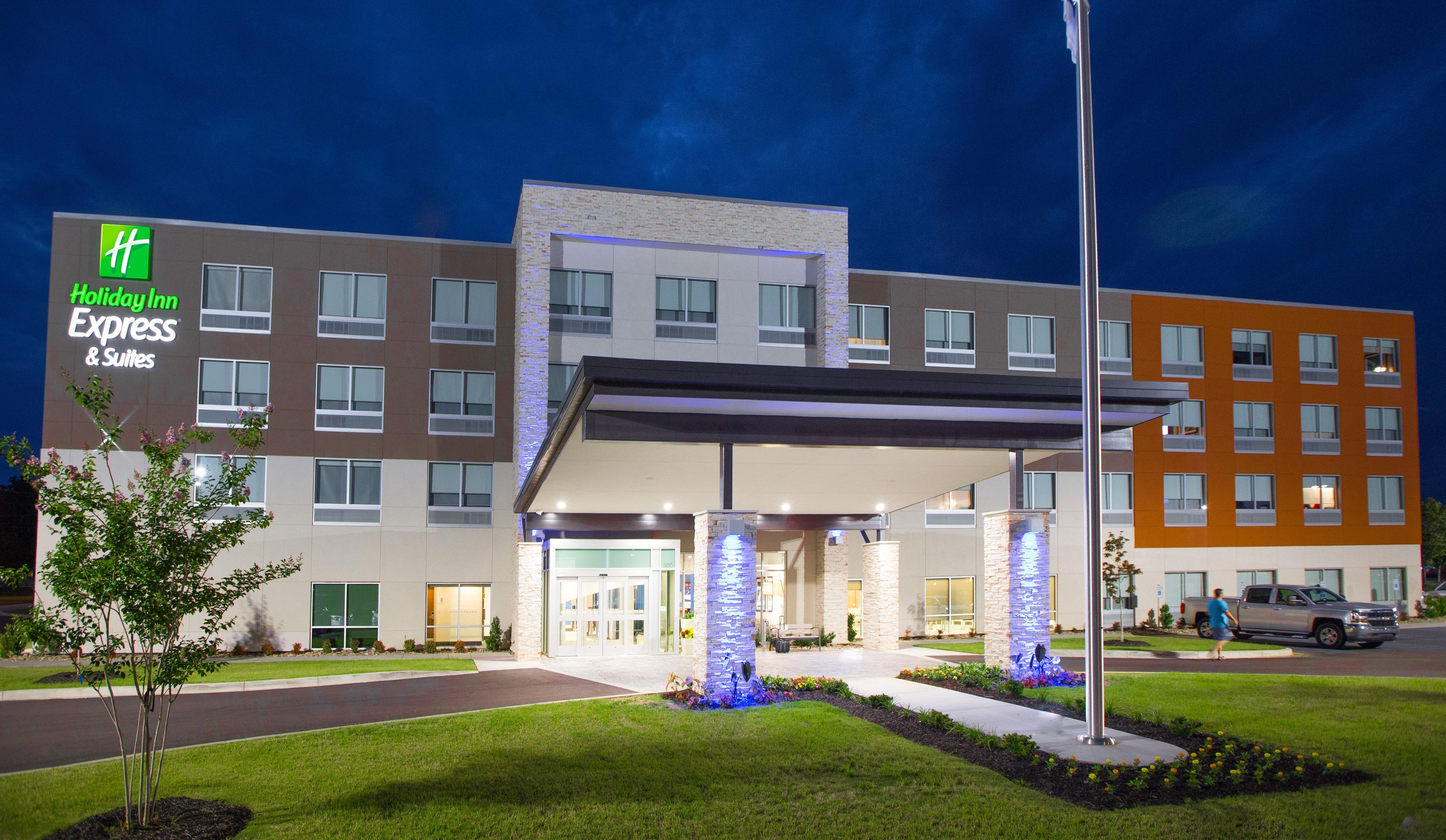 Holiday Inn Express & Suites Greenwood Mall By Ihg Buitenkant foto