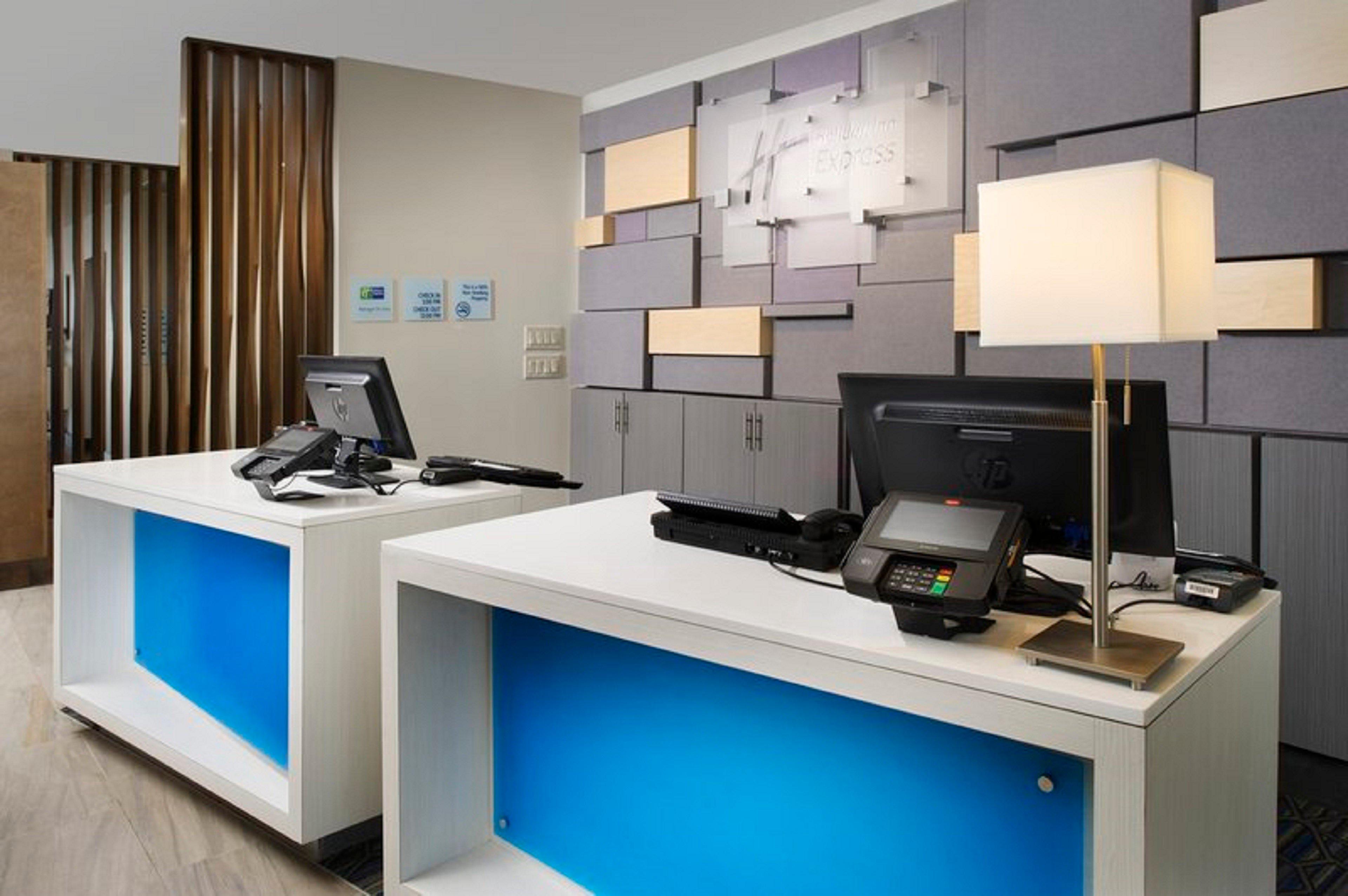 Holiday Inn Express & Suites Greenwood Mall By Ihg Buitenkant foto