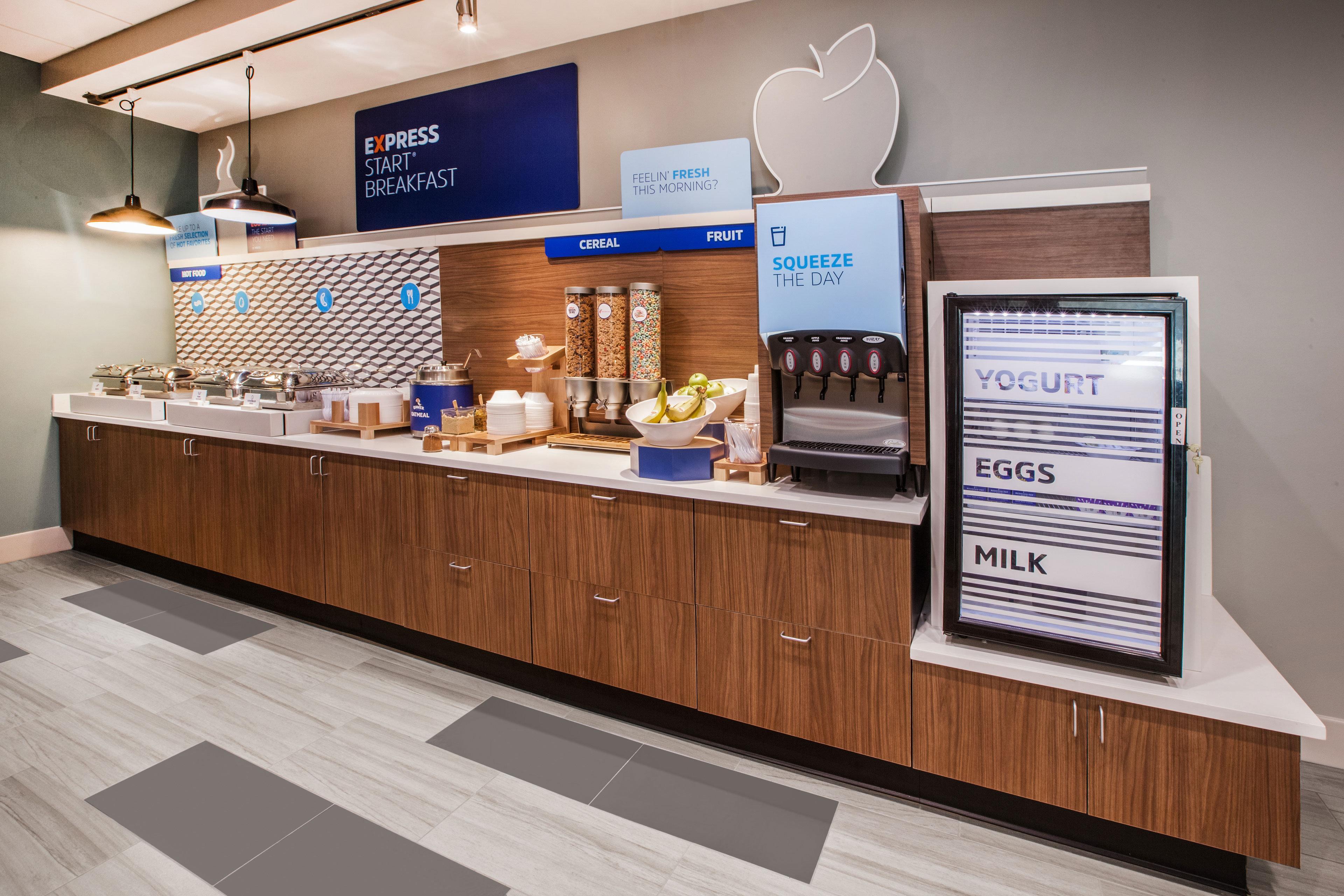 Holiday Inn Express & Suites Greenwood Mall By Ihg Buitenkant foto