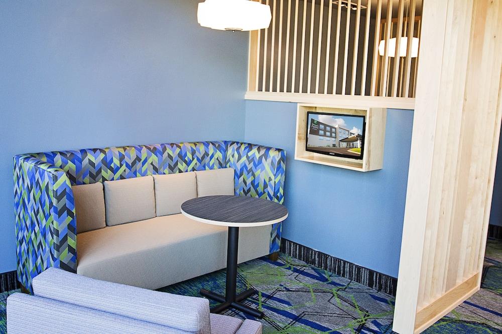 Holiday Inn Express & Suites Greenwood Mall By Ihg Buitenkant foto