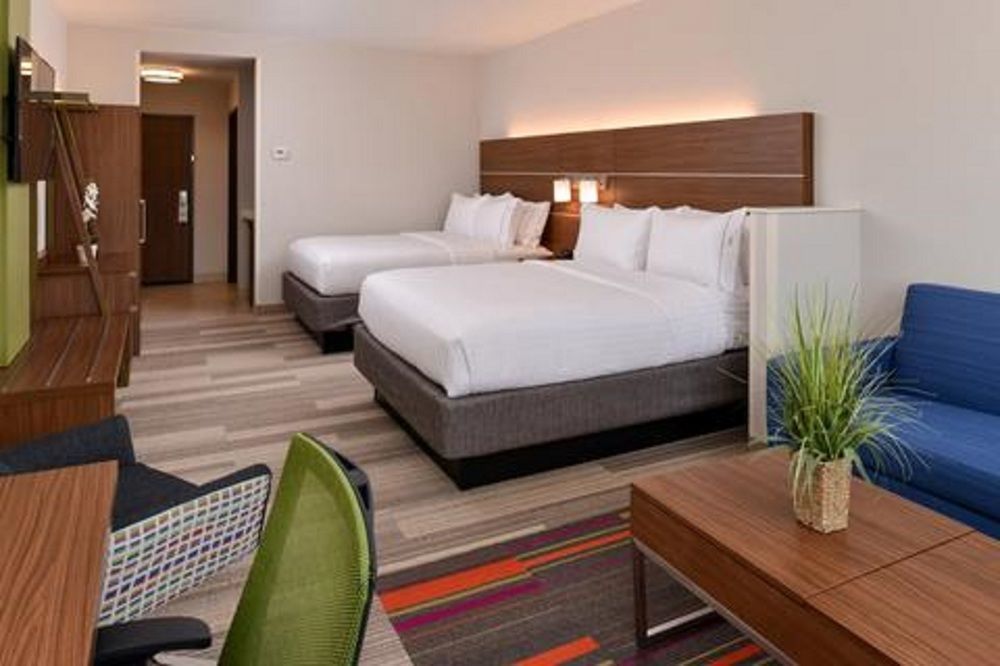 Holiday Inn Express & Suites Greenwood Mall By Ihg Buitenkant foto