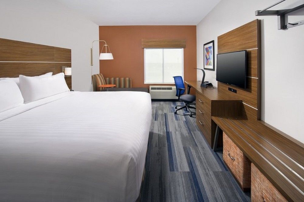 Holiday Inn Express & Suites Greenwood Mall By Ihg Buitenkant foto