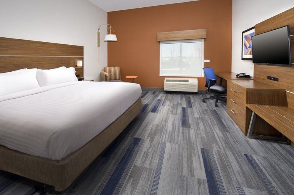 Holiday Inn Express & Suites Greenwood Mall By Ihg Buitenkant foto